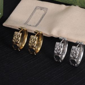 Neue Goldcharme Blumen Ohrringe Designer Silber Buchstaben Ohrringe für Frau 925 Silbernadelohrringe Brass Mode Schmuckversorgung