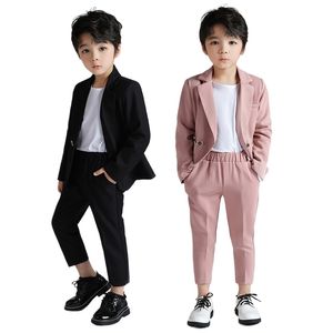 Set di piccoli abiti per bambini Black Rosa Bello da ragazzo da ragazzo da tre pezzi performance che ospita abiti settimanali per bambini (giacca + maglietta + pantaloni)