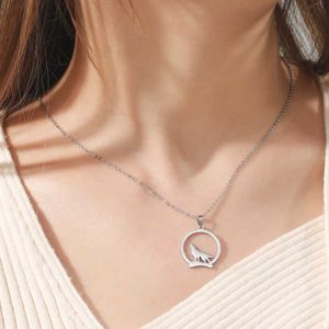 Pendant Necklaces Skyrim Round Wolf Pendant Stainless Steel Necklace for Men and Women Fashion Casual Punk Jewelry New 2024 Wholesale Q240430