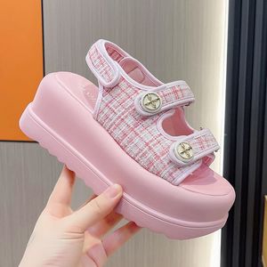 Plataforma de verão elegante apartamentos mulheres mulheres sandálias médias femininas sapatos de grife meninas 240428 642