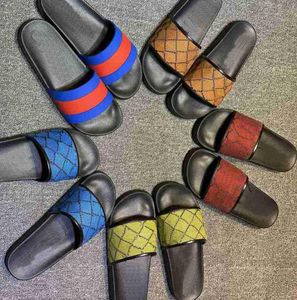 أحذية مصممة مصمم للنساء صندل مطاطية الشاطئ شاطئ النعال الرقيقة السفلية الأحذية الصندل متعدد الألوان ST9656088