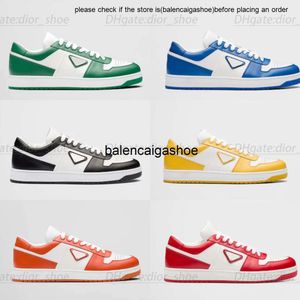 Pradshoes 2023 Tränare Prades New Man Woman Designer Luxury Downtown Walk Shoe Leather Rubber Sole Summer Sneaker för emaljerad metall triangel snörningskor