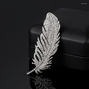 Broschen glänzende Federkristall -Strass -Brosche weibliche zarte Corsage Einfache Modeanzug Lampe Pin Strickjacken Schal Schnalle Accessoires