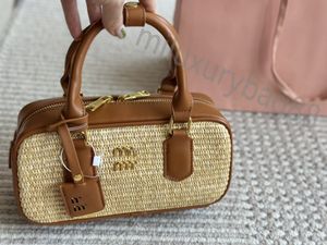 Miui Matelasse Bowling Arcadie Lolita Bag Womens Man Crossbody Designer Wander Luxury Tote Mudbags Half Moon Travel Clutch Clutch Сумки пушистая сумка зимнего плеча