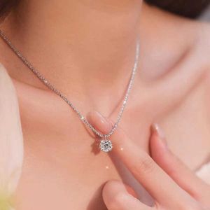 Explosive Sparkling Six Claw Single Zircon Pendant Necklace with Waves Korean Version Simple Collar Chain Light Luxury Fashion and Versatile Style