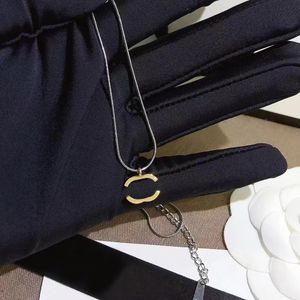 Letter Pendants Designer Necklaces Design Brand Jewelry Crystal Necklace Stainless steel Men Womens Pearl Chain Trendy Personality Clavicle Chain Wedding Gift