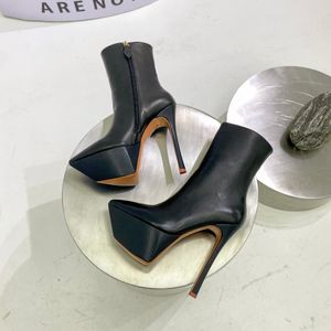 Designerskor Amina Muaddi High Heel Side Zipper Korta stövlar pekade tjocka sulkvinnor Ankelstövlar med en hälhöjd på 15 cm äkta läderstövlar Knight Boots