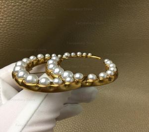 Ny produktlansering Pearl Designer Letter Brosch Charm Lady Jewely Lady Pin Party Gift Chest4174330