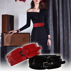2022 Klasyczne luksusowe damskie swobodne patentowe patentowe designerki ze skórzanym paskiem nowym modnym damskim damskim wiosną i letnią sukienkę Koszulę czarny czerwony gi 237h