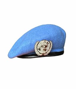 قبعات حافة بخيل الأمم المتحدة Beard Beret United Force Force Cap Hat مع شارة الأمم المتحدة Cockade Soundir 2209268991274
