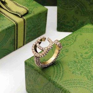 ヴィンテージブラスデザイナー愛好家の男性と女性のためのギフトジュエリーでダイヤモンドがちりばめられたクラスターリング付きのスタンプがあります箱付き高品質