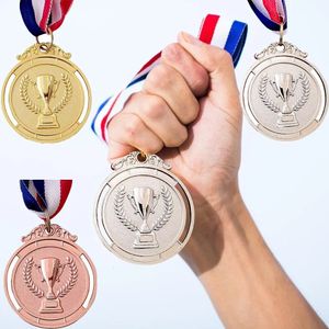 Prêmio de Troféu de Bronze de Bronze Gold 1º 2º 3º Prêmio Medalha Vencedora Recompensa Incentive o crachá com fita de pescoço para crianças 240416