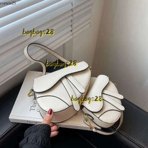 Evening Bags Saddle Bag Evening Bags Leather Saddle PU Crossbody Shouler Bag For Women Handbags Designer Versatile Solid Female Handbag Sac De Luxe Femme 545