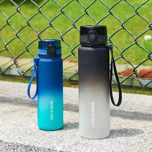 Wasserflaschen Sommer großer Kapazität Sportbecher Kunststoff Anti -Drop -Außenraum tragbarer Platz