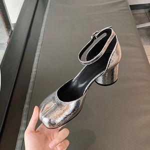 Varumärkesdesigner Tabi Ninja High Heels Shoes Woman Ankle Strap Silver Crack Leather Pumps Split Toe Dorsay Mary Janes 240429