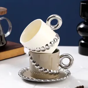 Tazze di tazze europee di caffè e piattino in ceramica creativa con perline di perline retrò retro regalo 320ml