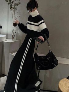 Arbetsklänningar avslappnad sport passar kvinnor mode hoodie svartvitt kvinnors kapp kjol uppsättningar skolstil två bitar kvinnors utflykter