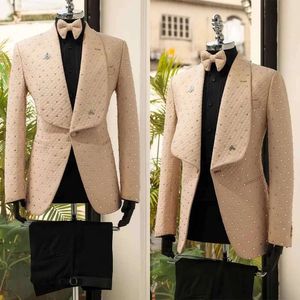 Schalttuxedos -Teile Perlen Blazer 2 Hochzeit Revers Black Hosen Ein Knopf Taschen Modelle Prom Party OCNS Custom gemacht maßgeschneiderte exquisite Passform