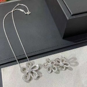 Hot Colorless High Setting Large Flower Necklace for Women Plated with 18k Full Diamond Sun Fairy Collar