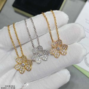 Fashion Van Clover Full Diamond Necklace 925 Pure Silver Plated 18k Gold Flower Pendant Collar Chain med logotyp