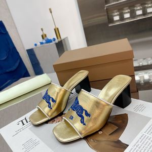 Модельер -дизайнер женский туфли каблуки сандалии модные пляж Толстый нижний штифт Алфавит Леди Сандаль Кожаные кожа высокие каблуки к 1978 году S629 04