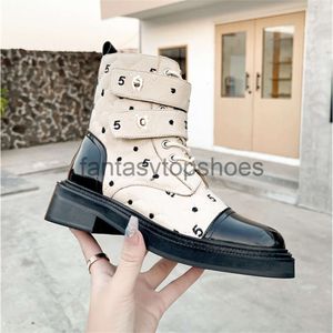 Channeles Layer Boots Designer Shoes First 2023 Новые туфли с высоким топом Cowhide, завязанные вокруг головы толстая подошва, повседневная модная обувь Tide Martin Boots European Station 7J46