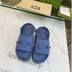 Sandálias Horsebit Sandals planas designer de luxo de fundo grosso rasga praia slide de verão slides azul escuro não escorregalho solo solteiro Slippe