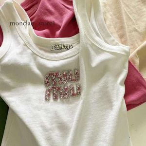 Miumiushirt kvinnors t -shirt designer tee sommar mui nagel pärla brev tung industri tät montering väst ny suspender botten ärmlös miumiuss tshirt 2691