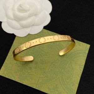 Luxus Frauen Armband Designerin Bangle 18K Gold Armband Frau Marke Designer Edelstahl Open Manschette Armreif Armbänder Juwelierparty Geschenk