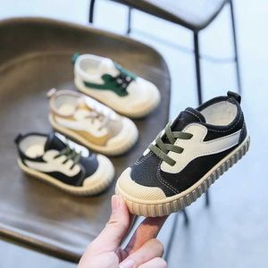 الأحذية الرياضية Baby Girls Canvas Shoes 2021 Autumn Baby and Preschool Shoes Soft Sole Anti slip childrens عرضية مضادة للأحذية الرباطية الرياضية Q240506