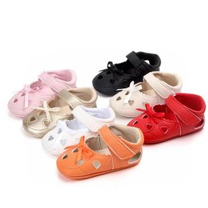 Nyfödda flickor läder sandaler för småbarn sommar barn mjuka spjälsulen enskor casual skor för flickor första vandrare skor