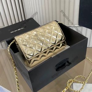 Purces Mini Woc Metallic Shiny Coins Purse With Chain、本物の革のクラシックキルティングゴールドハードウェアカバーカードホルダーデザイナーハンドバッグ