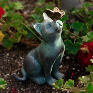 Sculptures Cat Resin Statue Creative Animal ornament Tabletop Sculpture Garden Artifact Decoration Butterfly Cat Pendant Gift