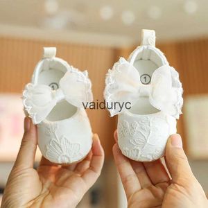 First Walkers Cute White Lace Baby Girl Princess shoes Moccasins Moccs Shoes Bow Fringe Rubber Soled Non-slip Footwear Crib H240506