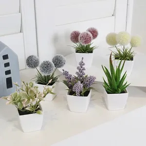 Dekorative Blumen 1Set (6PC) Mini Künstliche Pflanze Bonsai Home Office Restaurant Store Desktop Counter Regal Dekoration