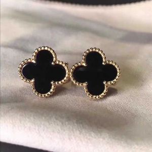 Famous designers design delicate earrings for both men and women Lucky Clover Earrings Versatile with common vanly