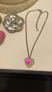 Modekanal kärlek halsband mode kort diamant halsband kedja för kvinnor män fest bröllopälskare gåva brud designer smycken med väska