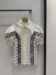 Camisa de manga curta impressa doce e elegante