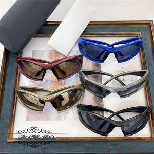 Дизайнерские солнцезащитные очки 2024 Новые панк -солнцезащитные очки для женщин и мужчин модные кошачьи глаза солнце