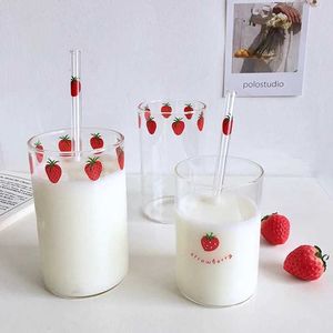 Tumblers High Borosilicate Cute Strawberry Milk Beverage Glass med halmt tjock transparent vatten kopp gåva H240506