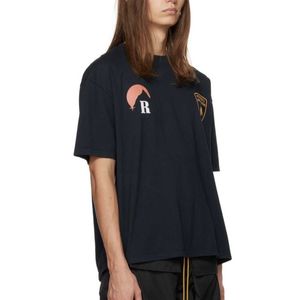 Moda Rhuder Brand Designer Roupas Trendy listrada Sunset Snow Mountain Print Tshirt de mangas curtas para homens Mulheres High Street Halva com 1: 1 logotipo