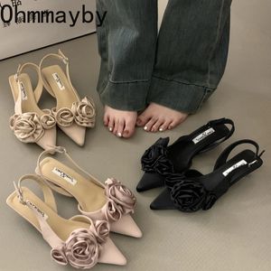 Sommerblumenfrauen Sandalen Mode elegant spitzs