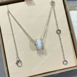 Designer de colar de marca de luxo para mulheres Novo colar de pendente de aço de titânio de titânio Colar de alta qualidade 18k 46