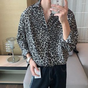 Camisa casual de camisa casual pontão gráfico masculino hip hop engraçado com mangas moda 2024 de alta qualidade de luxo no verão coreano Trendyol Man