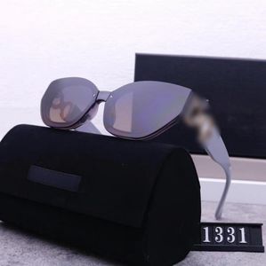 Luxusmarke Sonnenbrille Klassische Sonnenbrille Frauen Fahren Sonnenbrillen Brillen Menschen lesen Nasensellerie Schöner Look Live