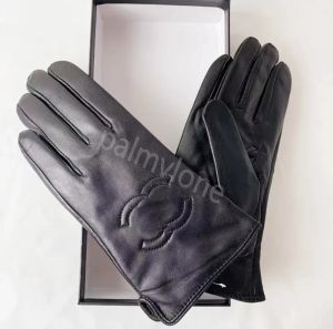 Fäustlinge CH -Handschuhe Designer Frauen Winter Lederhandschuhe Plüsch -Touchscreen zum Radfahren mit warmen isolierten Schaffell Fingerspitzenhandschuhen
