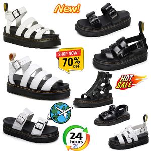 2024 Новый дизайнер Martin Sandals Man Roman Sandal Flat Flat Comfort на открытом воздухе песчаная пляжная пляж