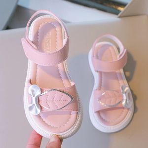 2023 Girls Sandals оставляет модную детскую обувь корейское стиль детей причинную простую платформу для крючковой петля Breateable Pu 240425