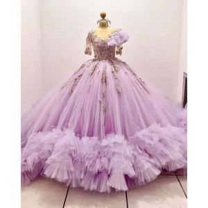 Sukienki Lilac Floral Applique Quinceanera z 3D krótkie rękawy z koralikami klejnot szyi pociąg Sweet 16 Princess Birthday Party Ball suknia balowa plus size