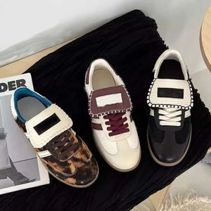 Luxur Designer Leopard Print Mens Womens Casual Shoes mångsidiga Bekväma slitbeständiga och lågklippta läder utomhus Sneakers Big Size 36-46